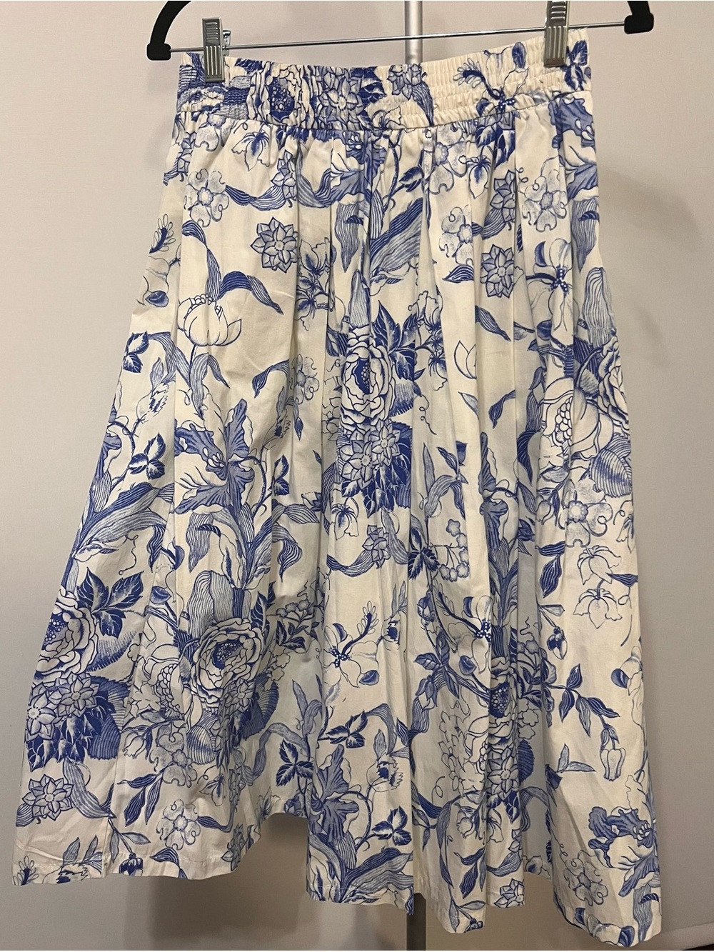 Zara Woman Blue & Ivory Floral Pleated Midi Skirt – Size L